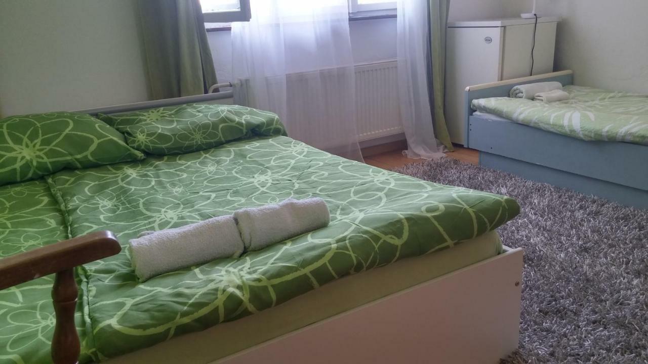 Hostel & Murgle