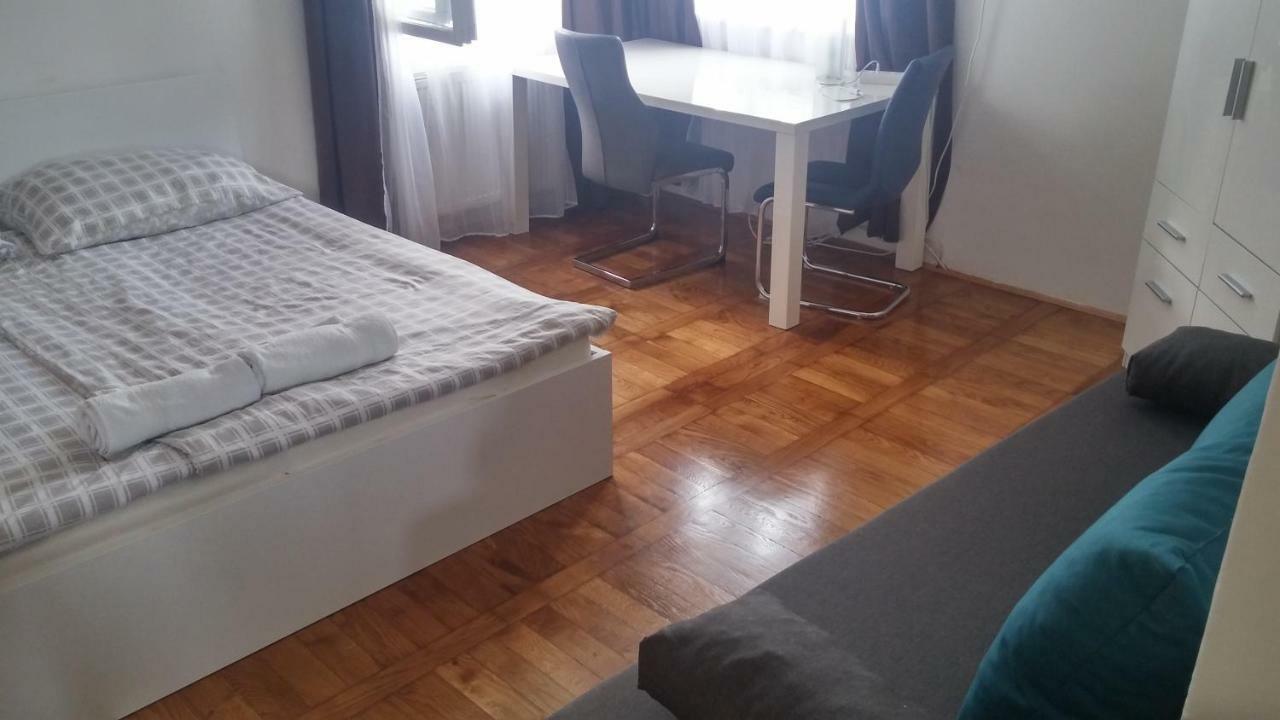 & Murgle Hostel